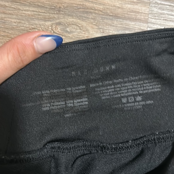 Women’s athletic shorts barely worn in good condition - Picture 3 of 4